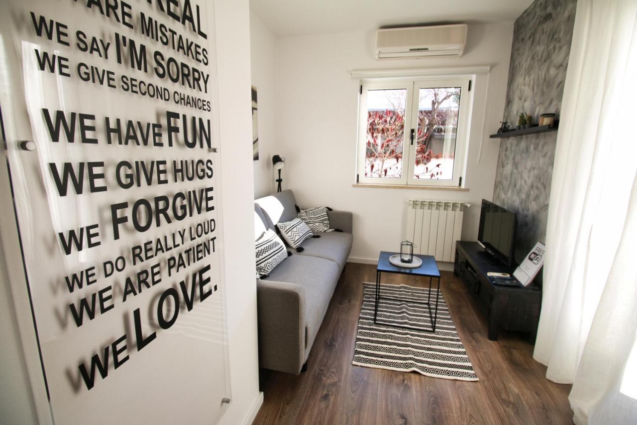 Apartment Margita โรวีน ภายนอก รูปภาพ